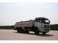 东风后双桥14吨化工液体运输车图1