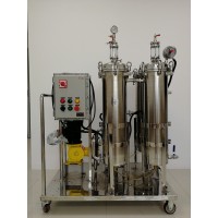 油水分离设备、滤芯